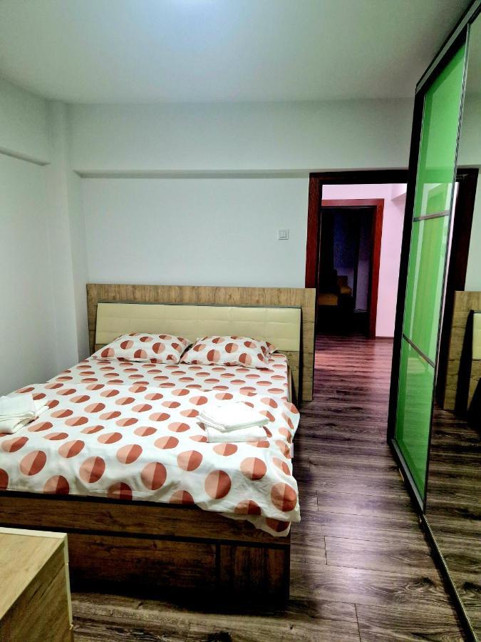Cozy Appartment In The Center Targoviste Exterior foto